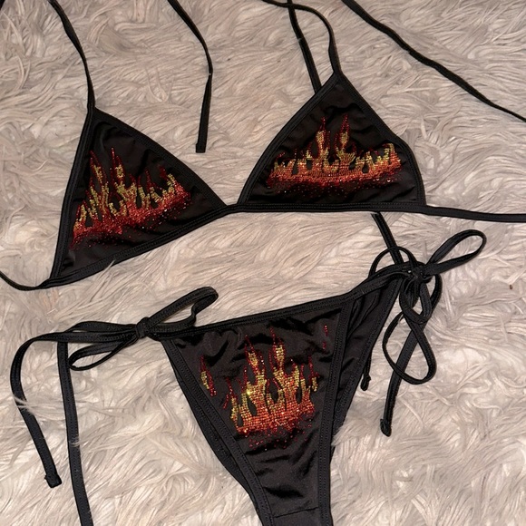 Flames bikini - Picture 1 of 1